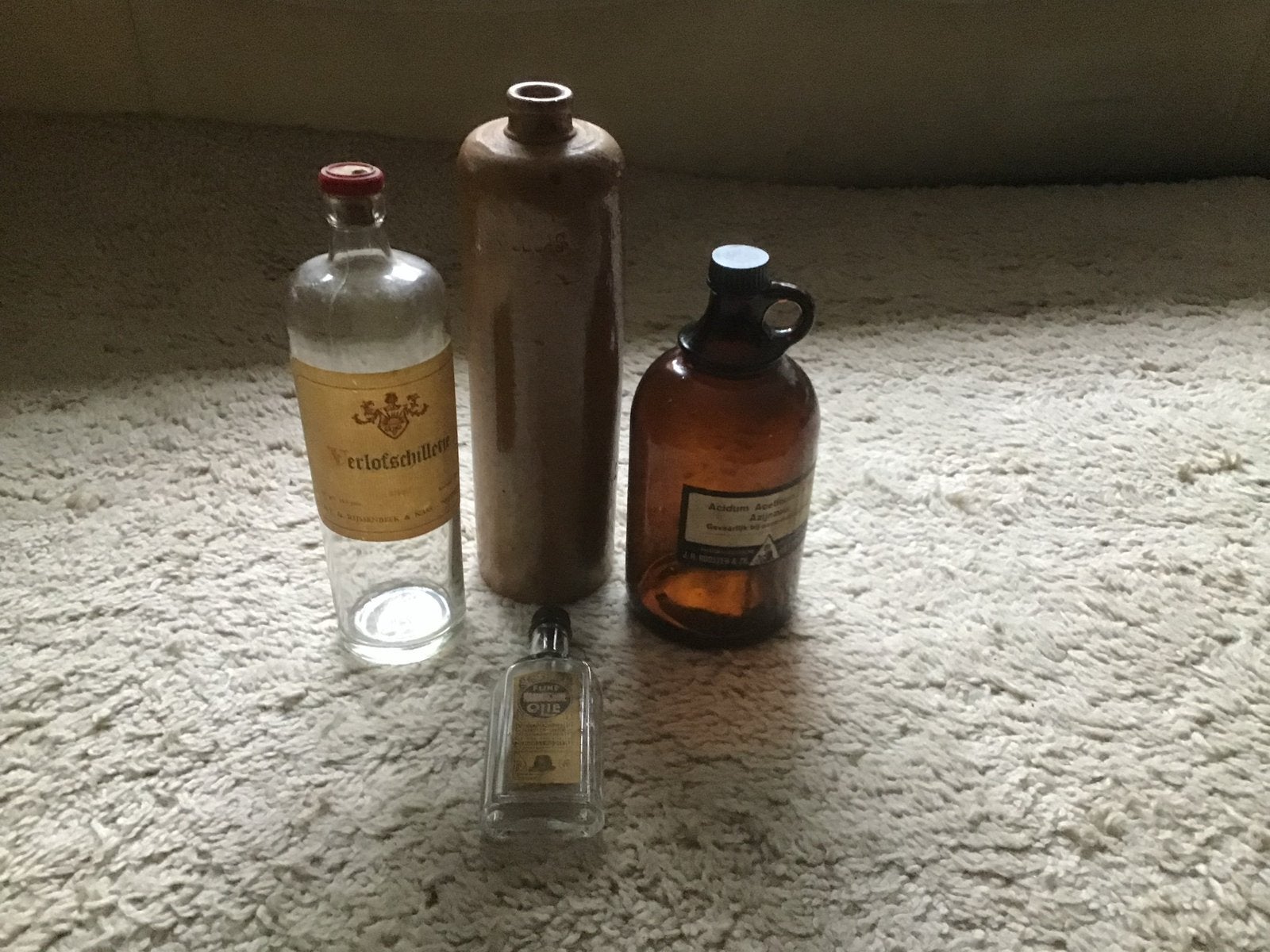 Set van 4 Antieke Flessen: Verlofschilletje, Azijnzuur, Olie, Ophalen of Verzenden