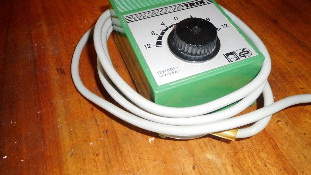 TRIX 56 TRAFO 13 VA voor rijstroom Dc + licht aansluiting, Hobby en Vrije tijd, Ophalen of Verzenden, Zo goed als nieuw, Märklin
