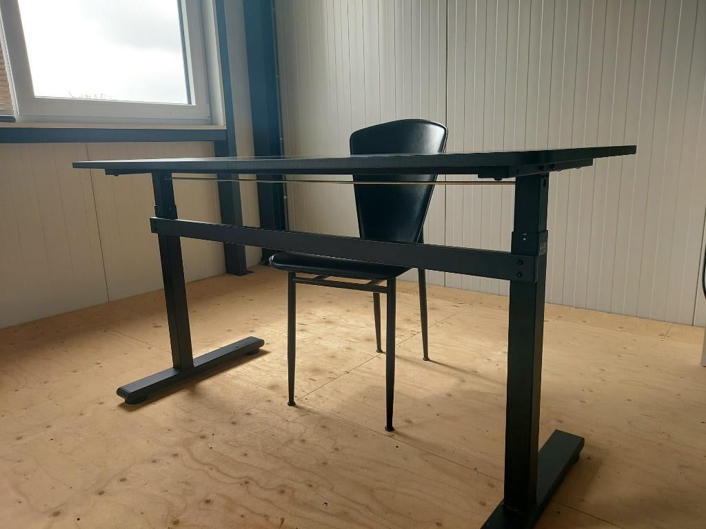 bureau, Overige typen, In hoogte verstelbaar, Ophalen of Verzenden, Zo goed als nieuw