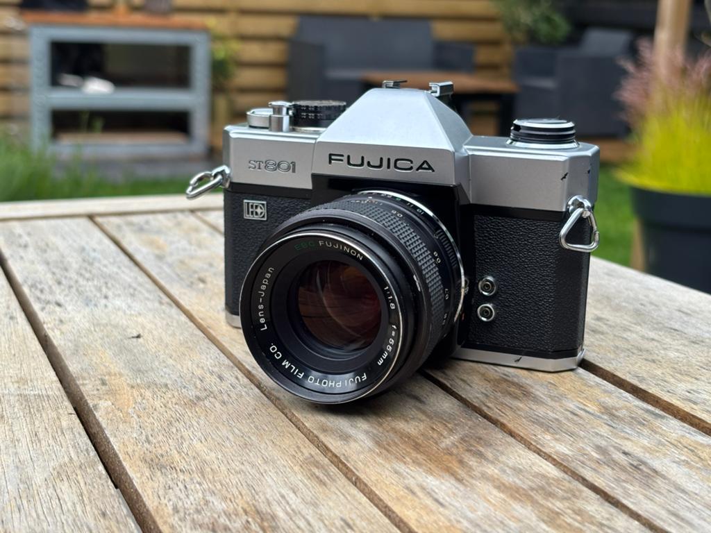 Fujica ST801 + Fujinon 55mm f/1.8 – Vintage 35mm SLR Camera, Ophalen of Verzenden, Zo goed als nieuw, Spiegelreflex, Overige Merken