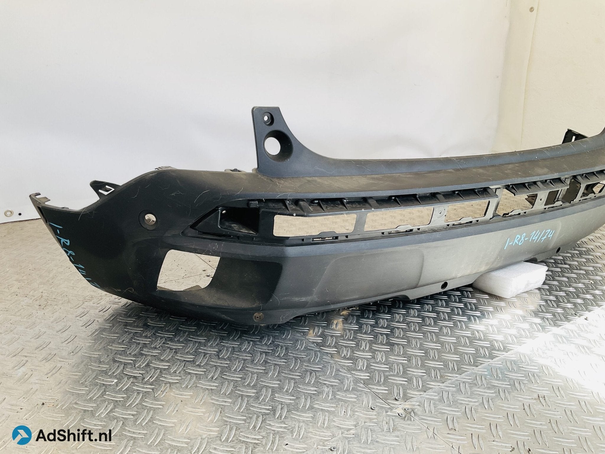 Bumper Peugeot 3008 16-21 4xpdc 9811865077 Achterbumper R8-1, Bumper