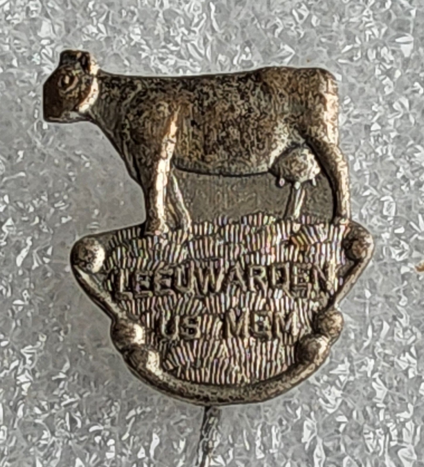 Vintage Speldje Koe Leeuwarden Us Mem, Ophalen of Verzenden, Gebruikt, Dier of Natuur, Speldje of Pin