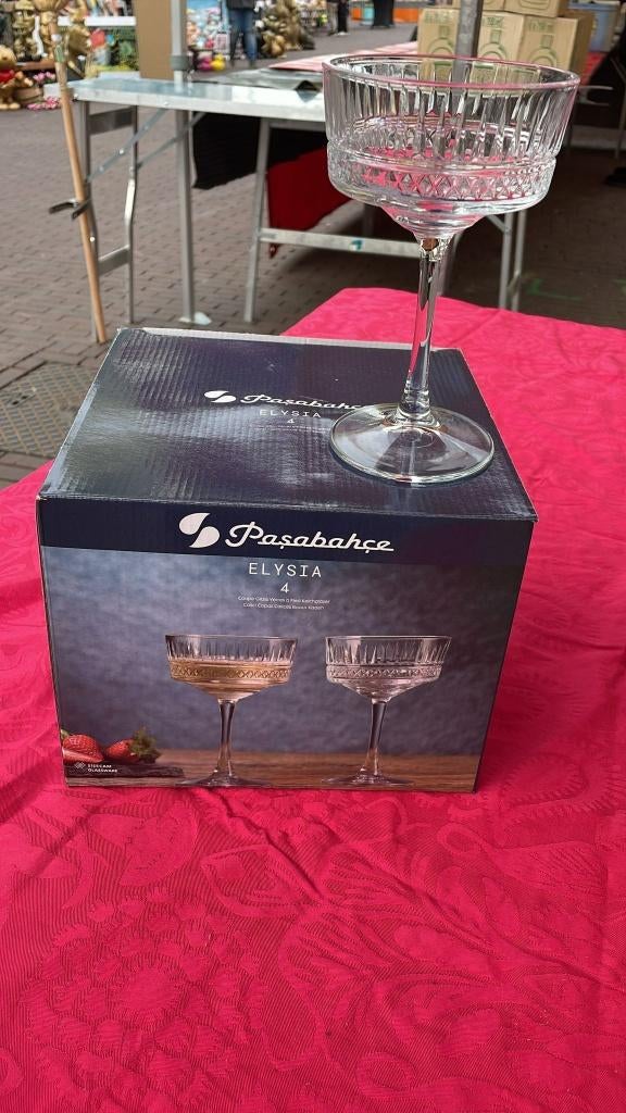 Grote partij glazen en schaaltjes voor feest, Ophalen, Nieuw, Overige stijlen, Glas