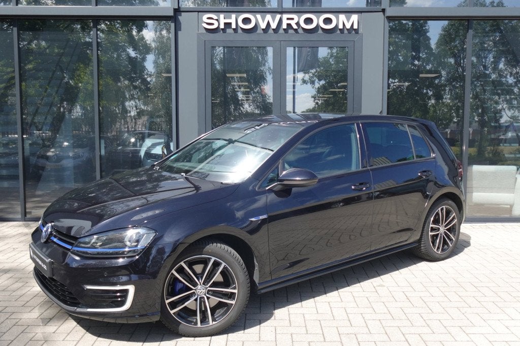 Volkswagen Golf 1.4 TSI GTE STOELVERW CAM LEDER, Gebruikt, 4 cilinders, 150 pk, Zwart