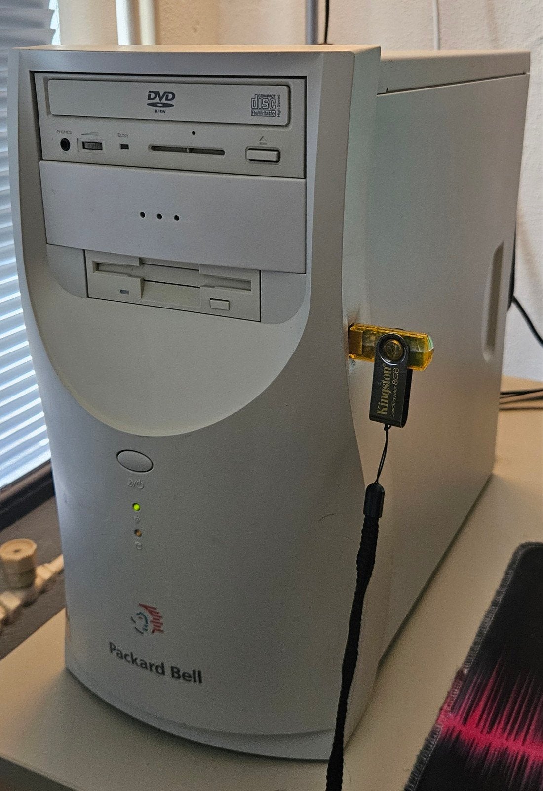Packard Bell Club 1550 RW
/ AMD K6-2 550MHz
/ 256MB SDRam, Ophalen of Verzenden
