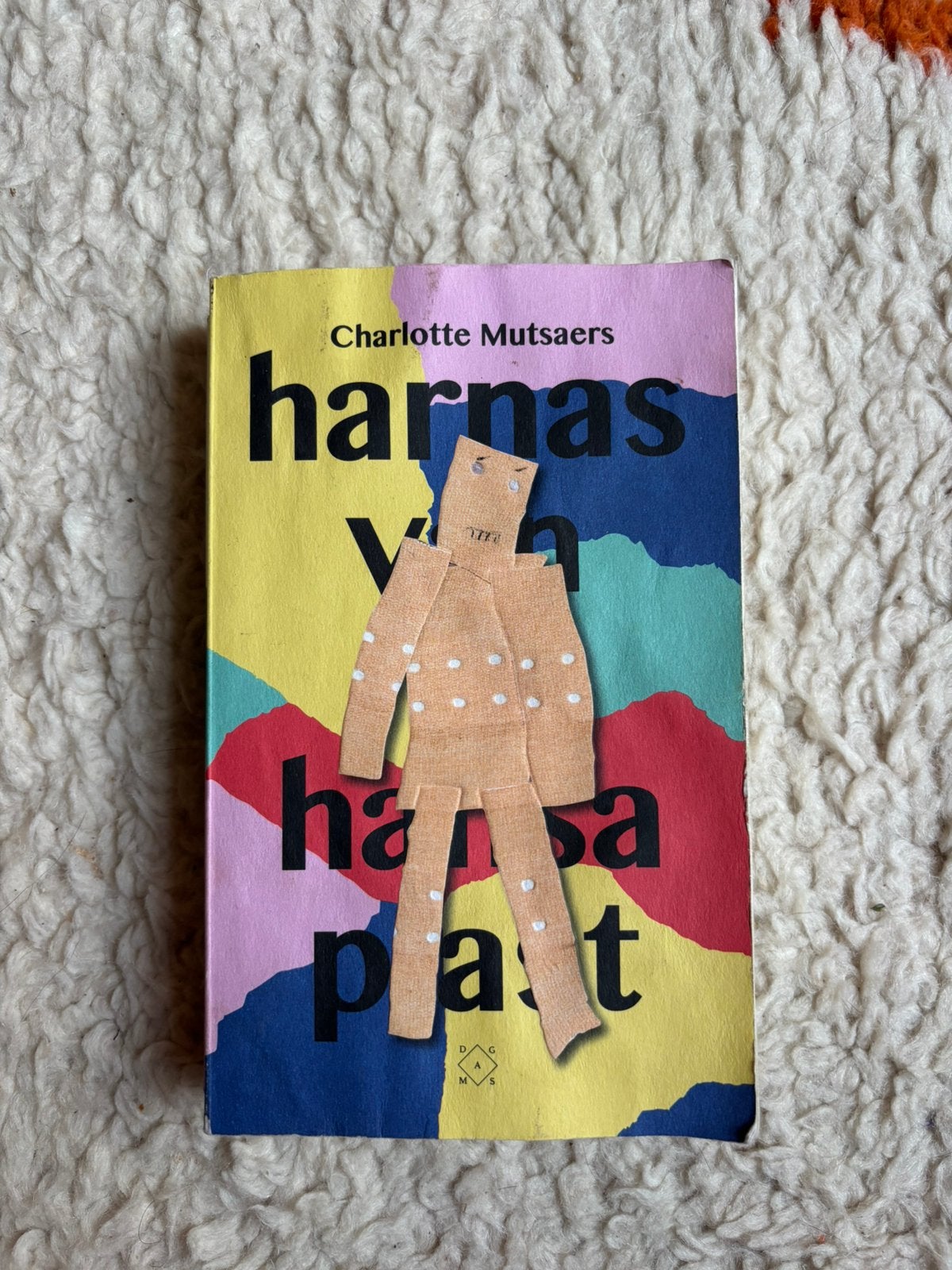 Charlotte Mutsaers - Harnas van Hansaplast, Gelezen, Charlotte Mutsaers, Ophalen of Verzenden, Nederland
