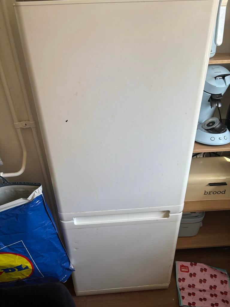 Witte Koel-vriescombinatie - Ideaal voor kleine huishoudens, Witgoed en Apparatuur, Koelkasten en IJskasten, Ophalen, 150 tot 200 liter
