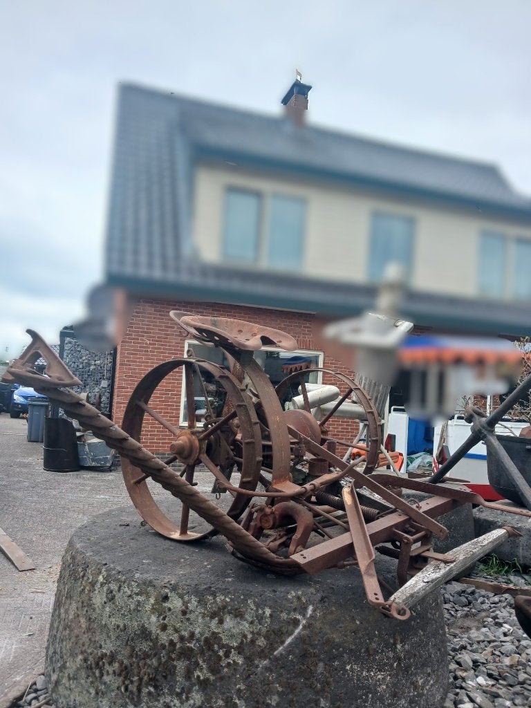 Antieke paardengrasmaaier, Ophalen