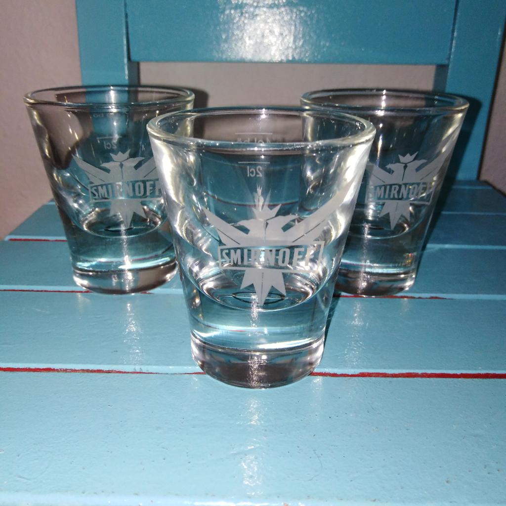 Smirnoff borrelglaasjes set van 3, Ophalen, Zo goed als nieuw, Borrel- of Shotglas
