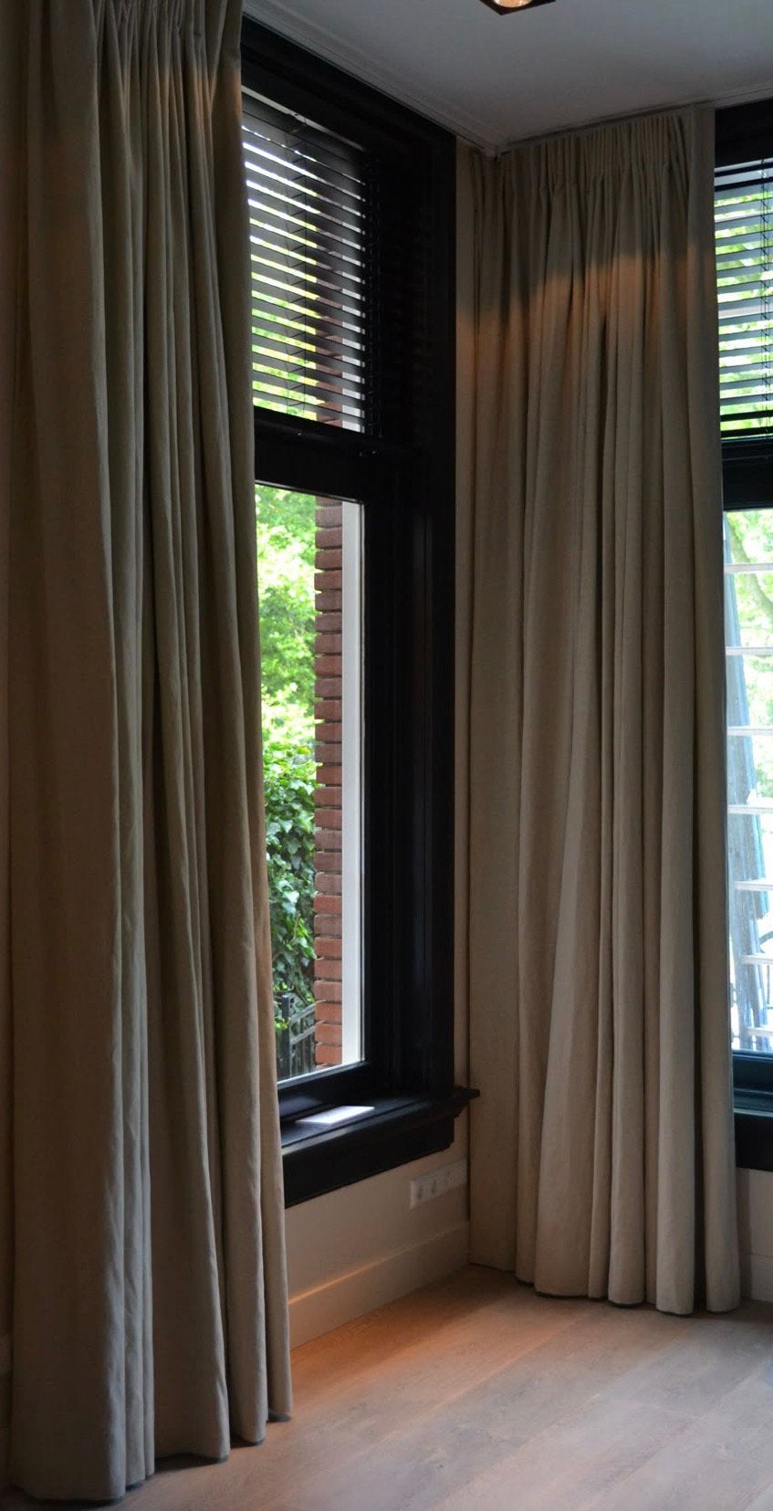 Gordijnen, Beige, 220 cm, Nieuw, Ophalen of Verzenden
