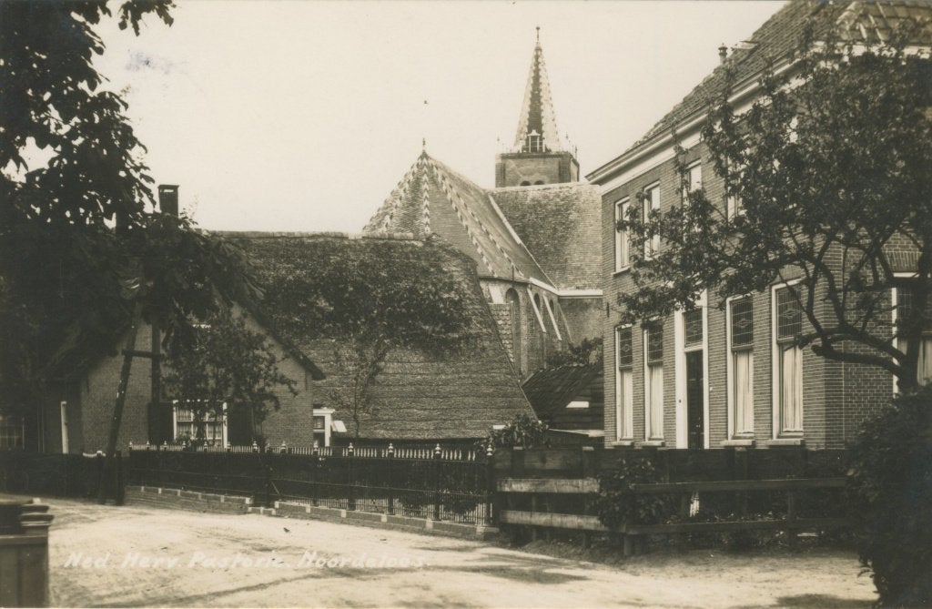 Fotokaart Noordeloos, Ned. Herv. Pastorie., Ophalen of Verzenden, 1920 tot 1940, Gelopen, Zuid-Holland