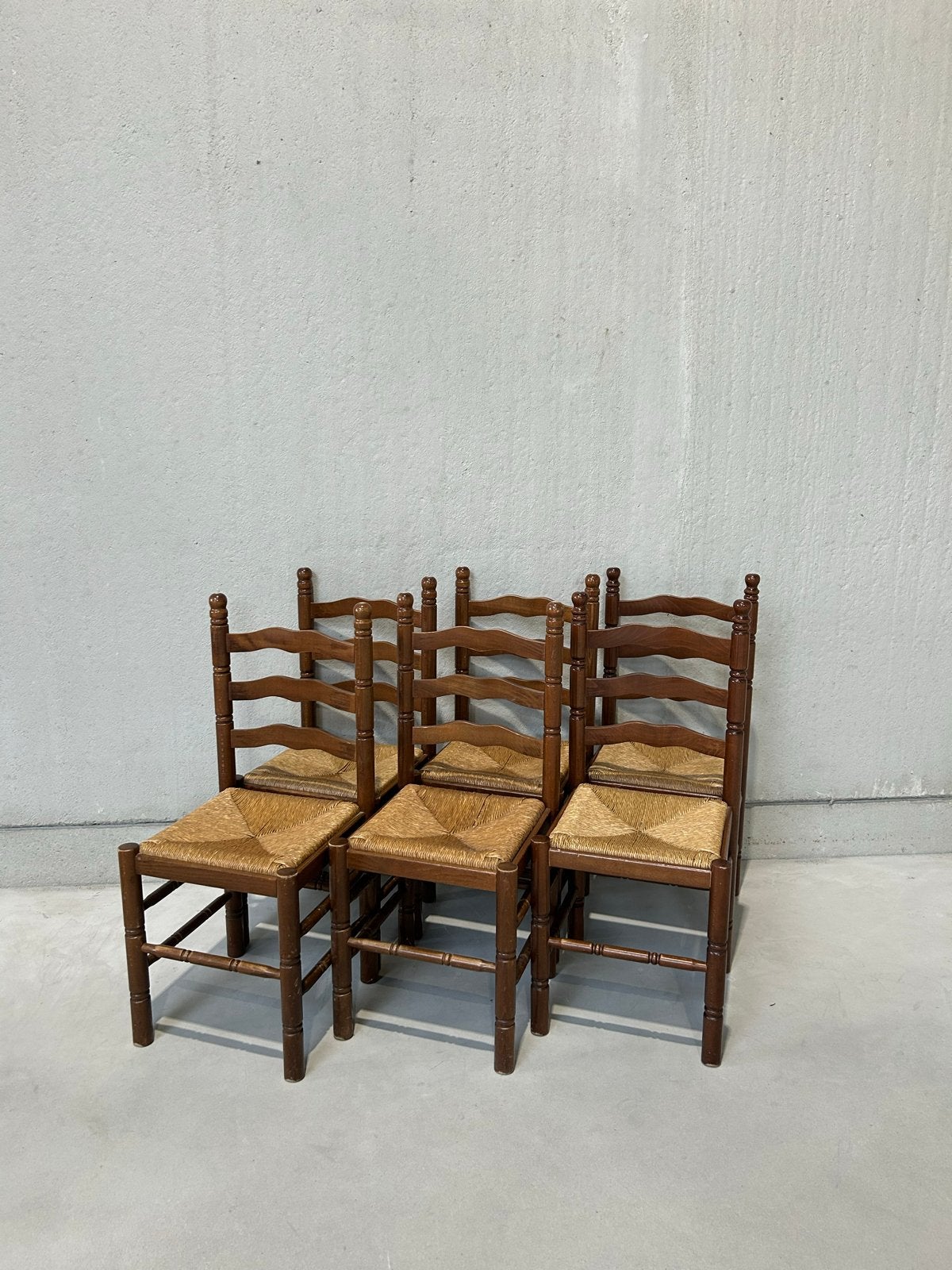50 Vintage Houten Stoelen met Rietzitting en Hoezen, Ophalen