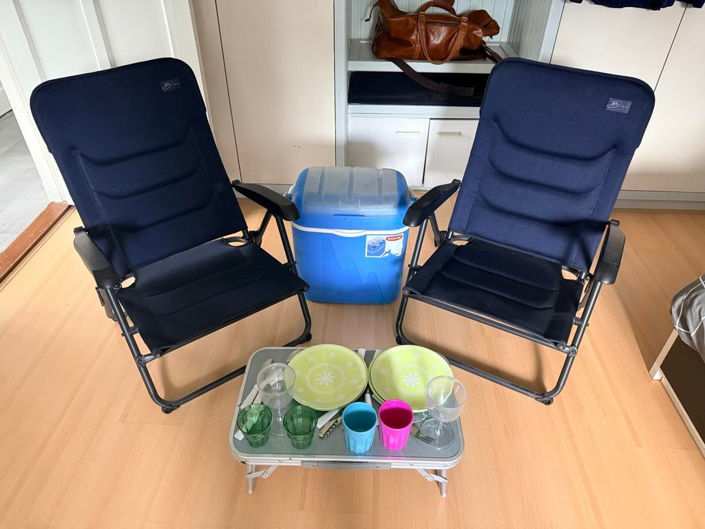 kampeeruitrusting: stoelen, koelbox, tafel & servie, Caravans en Kamperen, Kampeermeubelen, Zo goed als nieuw, Campingstoel, Ophalen of Verzenden