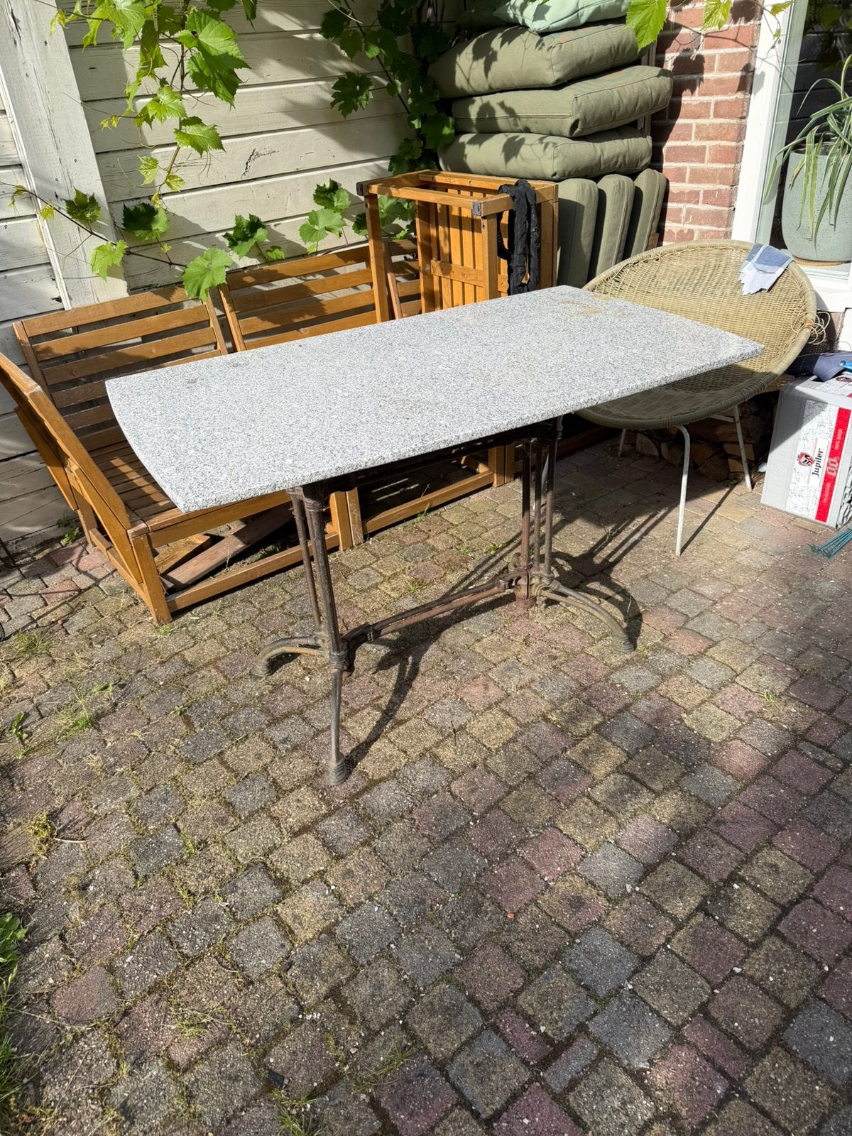 Tuintafel marmer blad en gietijzer onderstel, Ophalen, Zo goed als nieuw