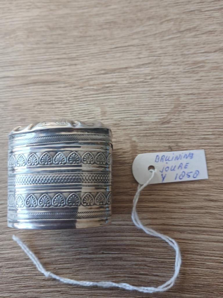 Zilveren tondel doosje met decoratie, Antiek en Kunst, Antiek | Goud en Zilver, Ophalen of Verzenden