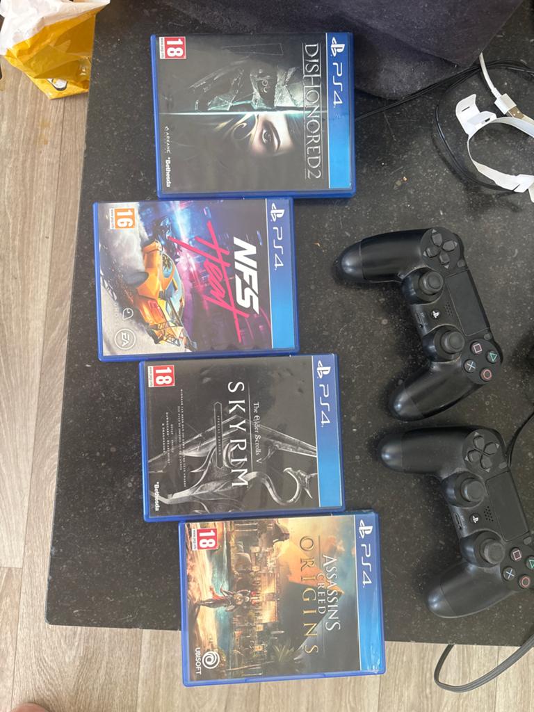 PS4 Slim 500GB met 2 controllers, monitor en 4 games, Ophalen, Met 2 controllers, Slim, 500 GB