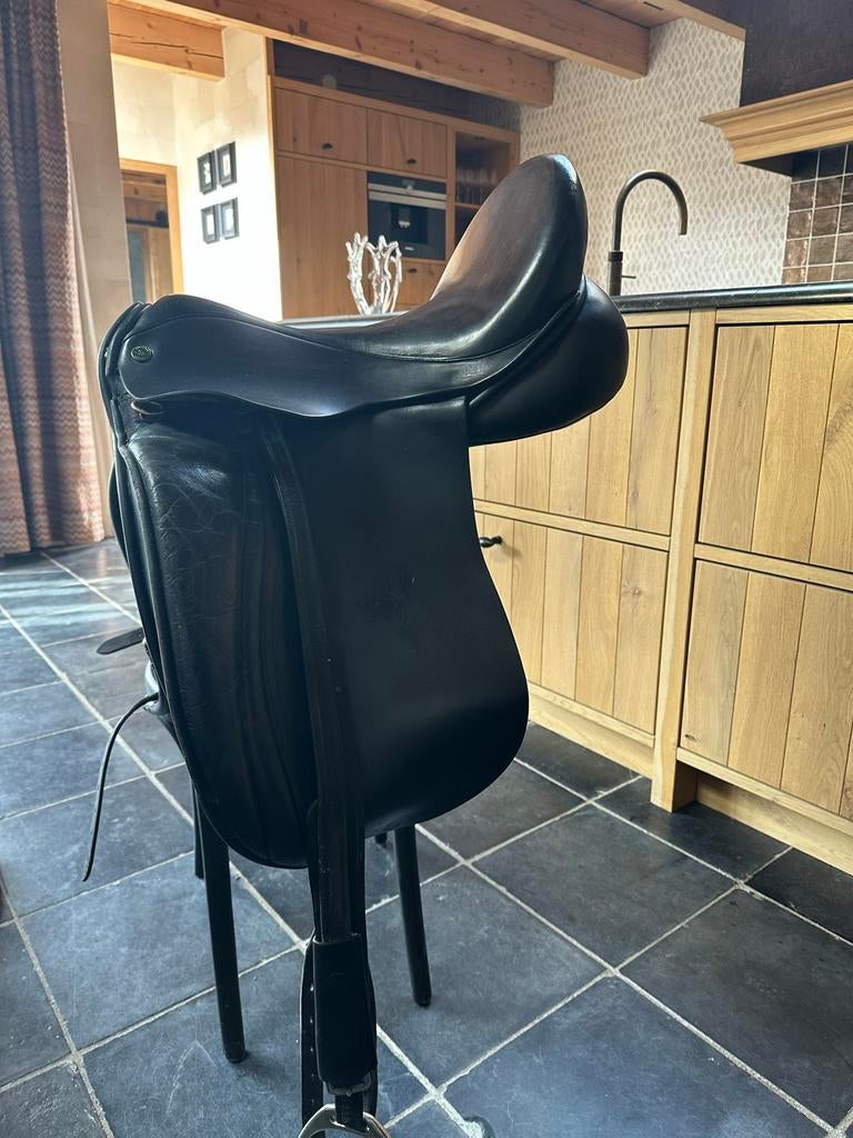 Hulsebos zadel; CC (close contact) 17,5 inch, Dieren en Toebehoren, Ophalen, Gebruikt, Dressuur