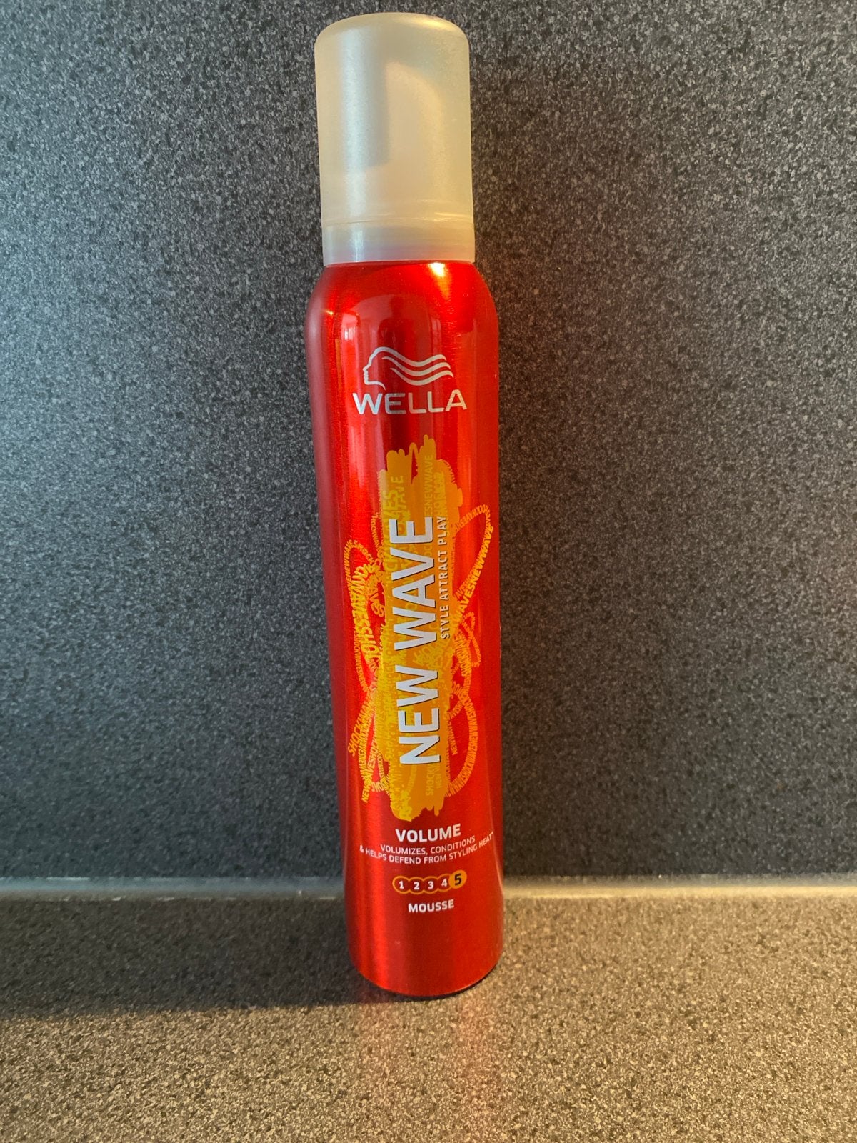 Wella New Wave Volume Mousse 5 - Extra Sterke Fixatie, Ophalen of Verzenden, Nieuw, Gel, Wax, Haarlak of Mousse