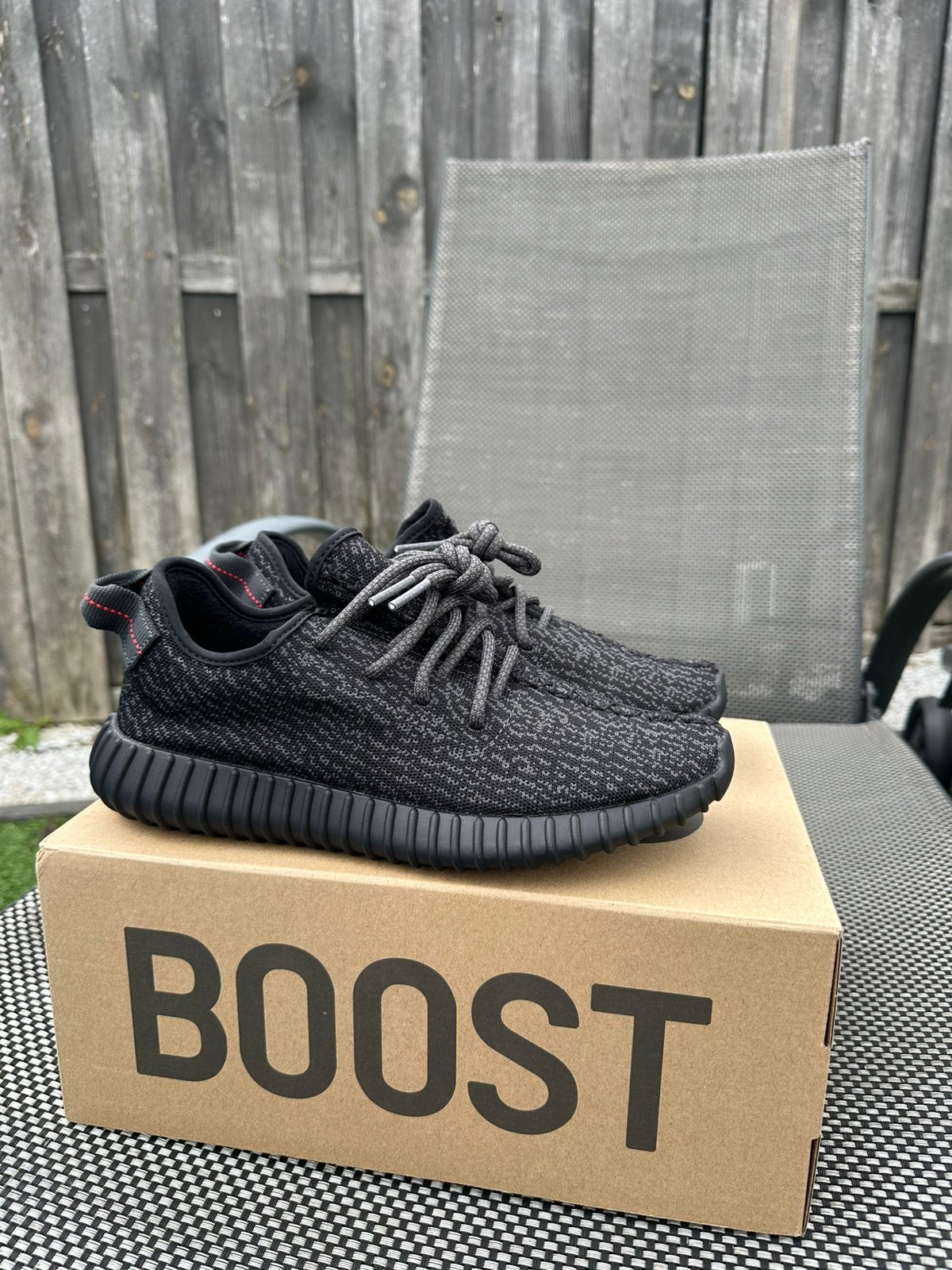 Yeezy 350 V2 “Pirate Black” 42, Zwart, Nieuw, Ophalen of Verzenden, Sneakers of Gympen