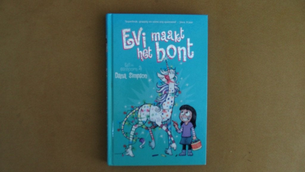 Evi maakt het bond - Serie: Evi en eenhoorn - strip, Boeken, Ophalen of Verzenden, Zo goed als nieuw, Dana Simpson, Fictie algemeen