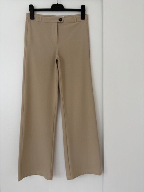 Bershka broek maat 38(M), Kleding | Dames, Maat 38/40 (M), Verzenden, Beige, Bershka