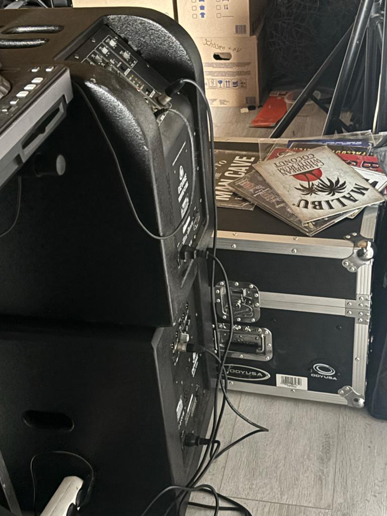 Devine Speaker Set: 2x 12 inch Subwoofer & Vertix Speakers, Ophalen, Zo goed als nieuw, 500 tot 1000 watt, P.A.