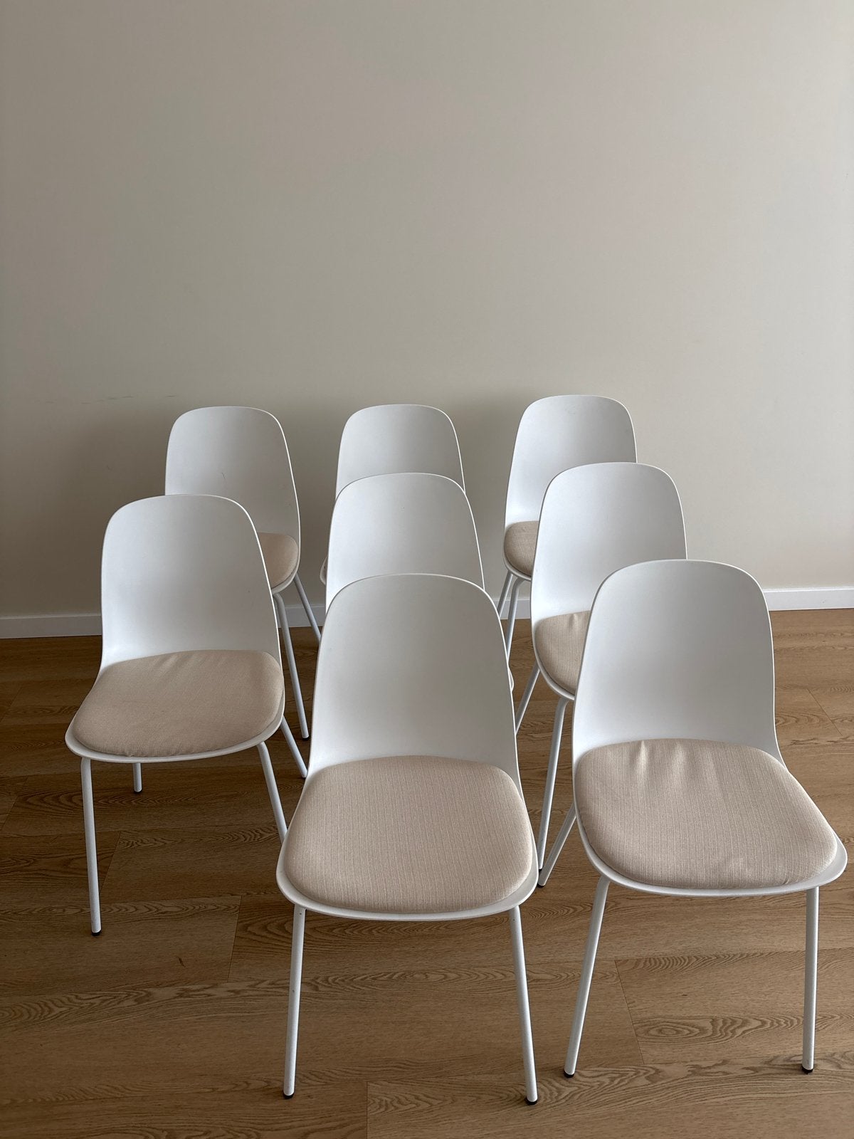 Set van 8 moderne stoelen met afneembare beige hoezen, Huis en Inrichting, Stoelen, Ophalen, Kunststof, Overige kleuren, Zo goed als nieuw