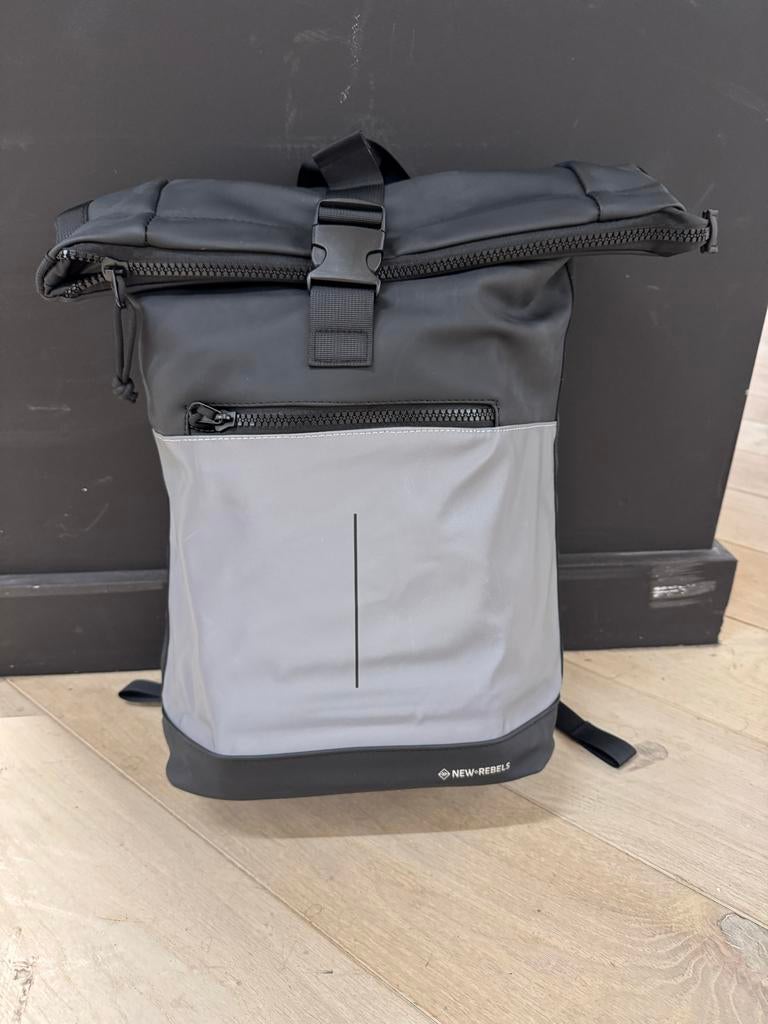 New Rebels Rugtas Bowie Zwart Reflective - Nieuw!, Ophalen of Verzenden, Nieuw, 25 tot 40 cm, Overige merken