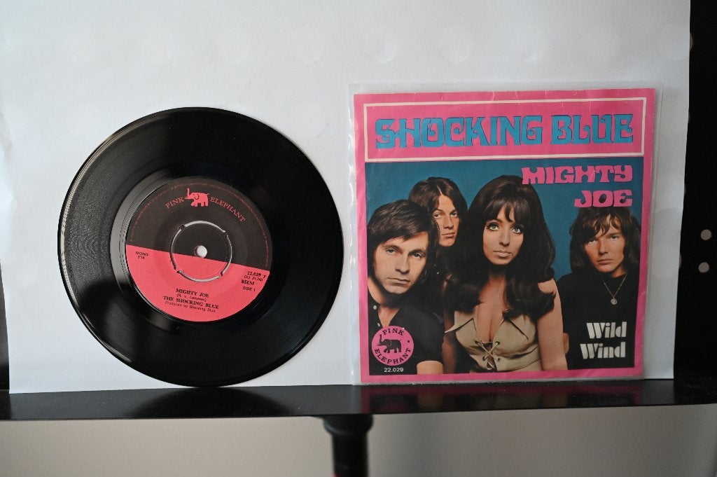 Single 1969 Shocking Blue     Mighty Joe - Wild wind, 7 inch, Ophalen of Verzenden, Zo goed als nieuw, Pop