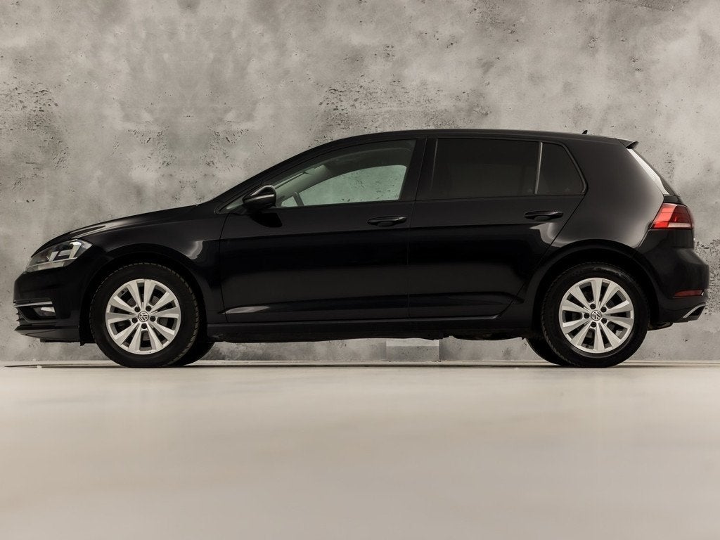 Volkswagen Golf 1.0 TSI Sportline (APPLE CARPLAY, GROOT NAVI, Auto's, 12 maanden, Stof, Gebruikt, Zwart
