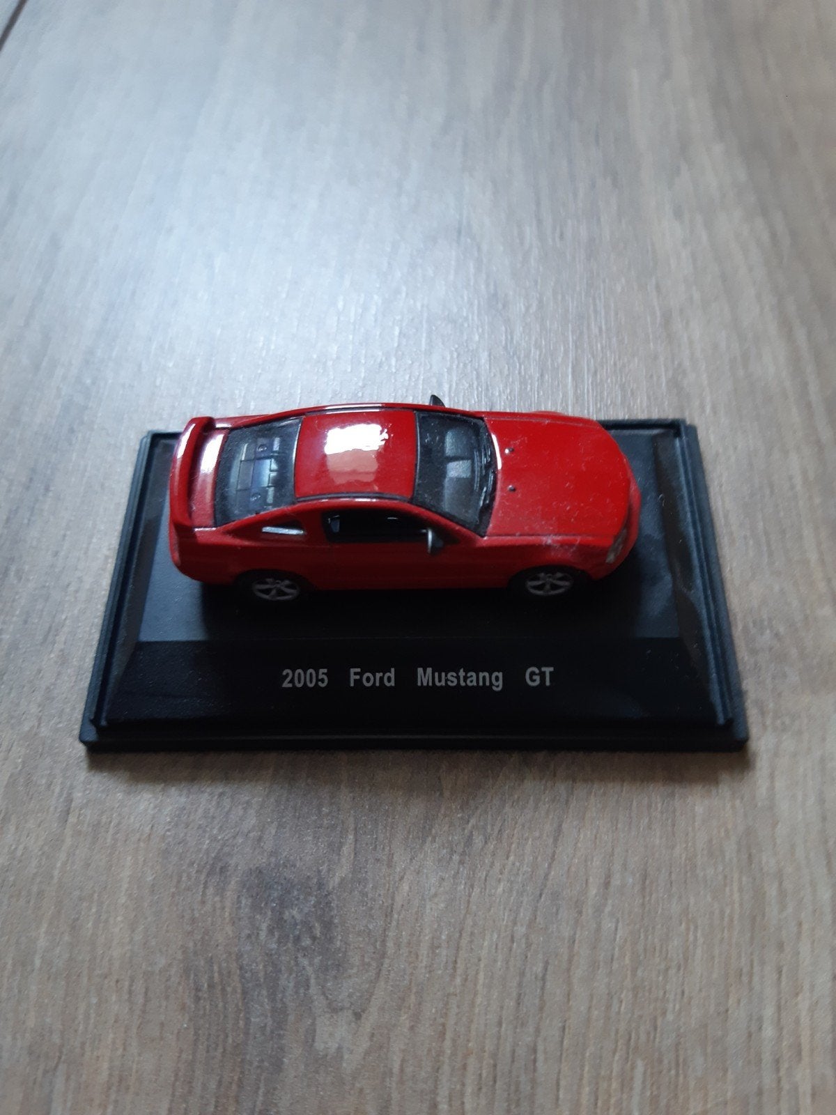 2005 Ford Mustang GT schaalmodel - Rood, Ophalen of Verzenden