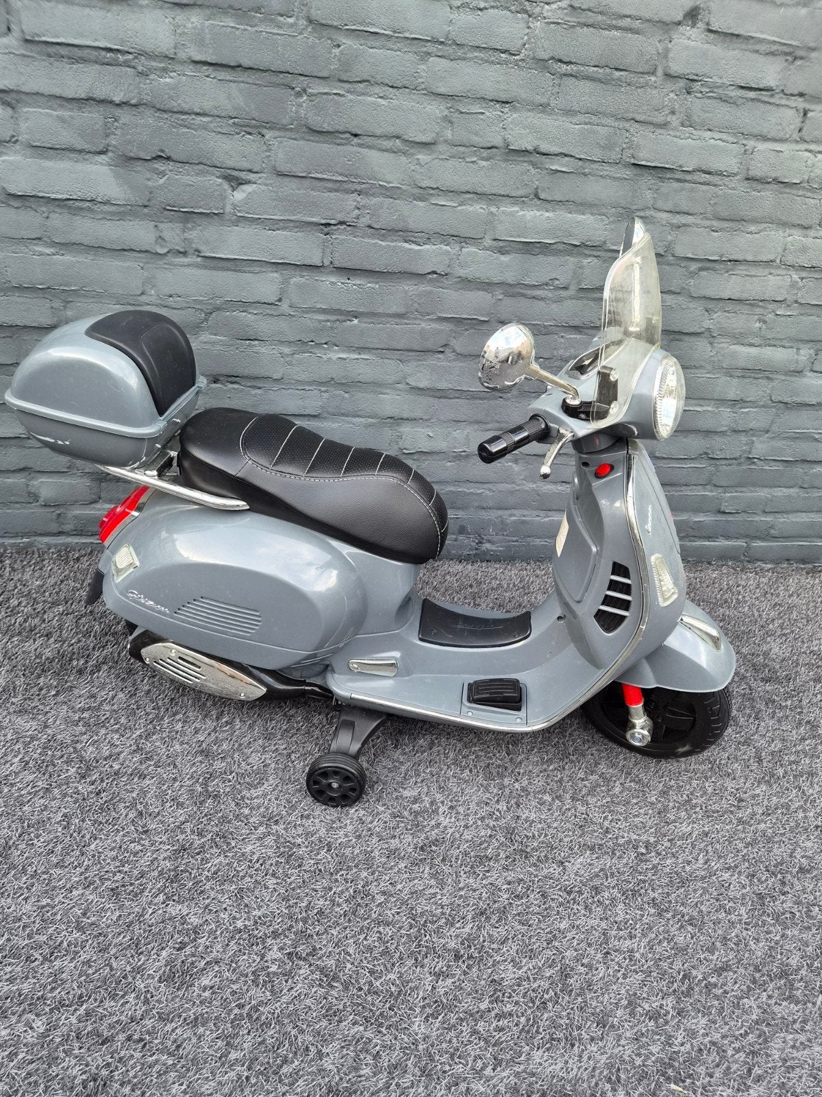 elektrische vespa kinder scooter, Kinderen en Baby's, Gebruikt
