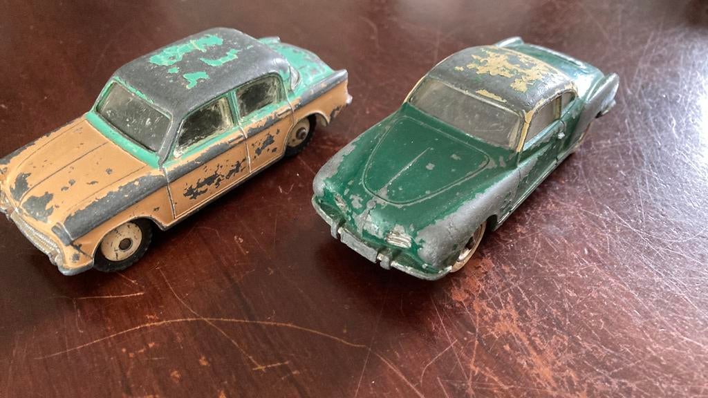 2x Dinky Toys Engeland Hillman Minx en VW Karmann Ghia, Ophalen of Verzenden, Gebruikt, Auto, Dinky Toys