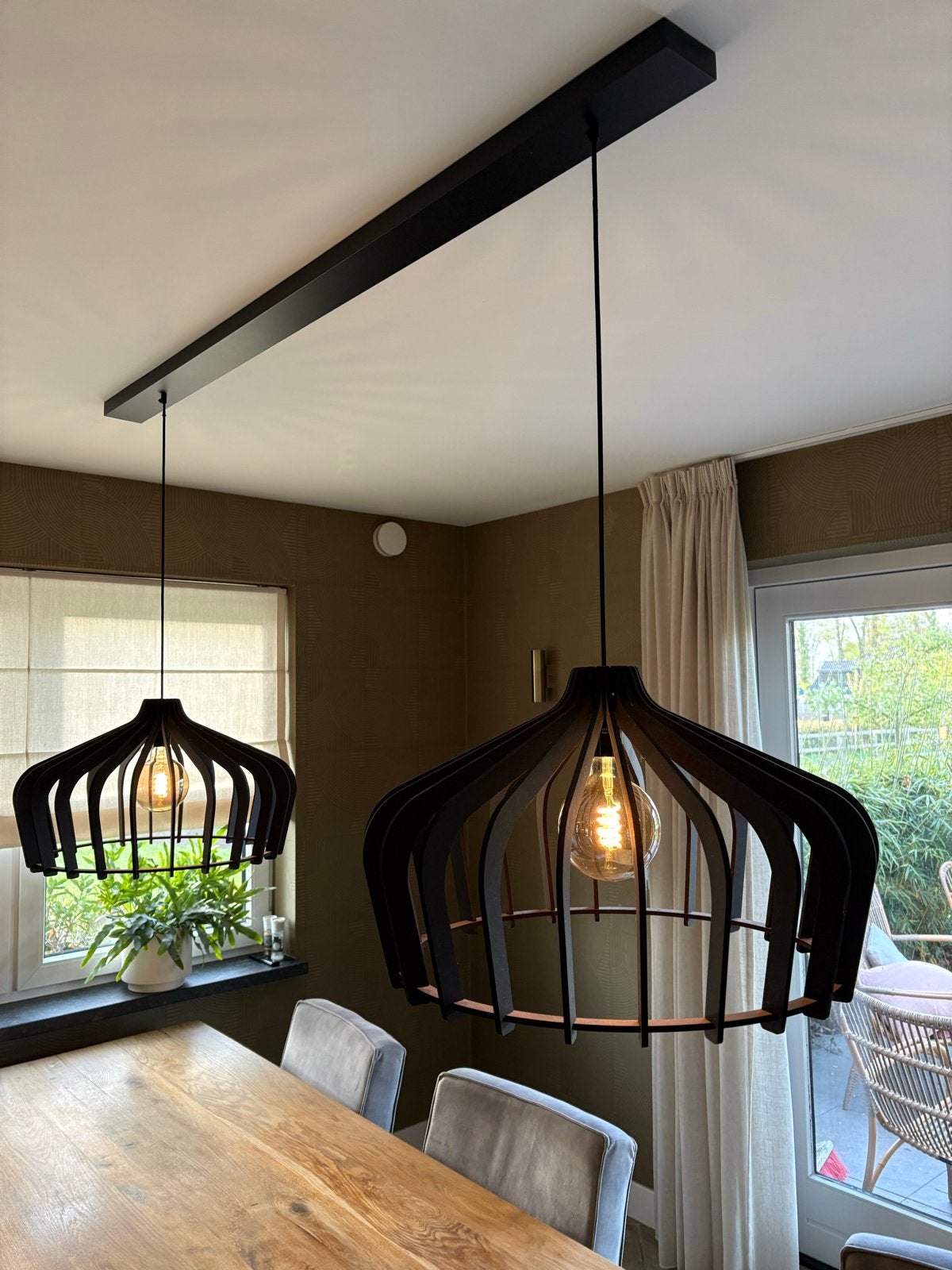 Set van 2 zwarte houten hanglampen voor eettafel, Ophalen, Zo goed als nieuw, Hout, 75 cm of meer