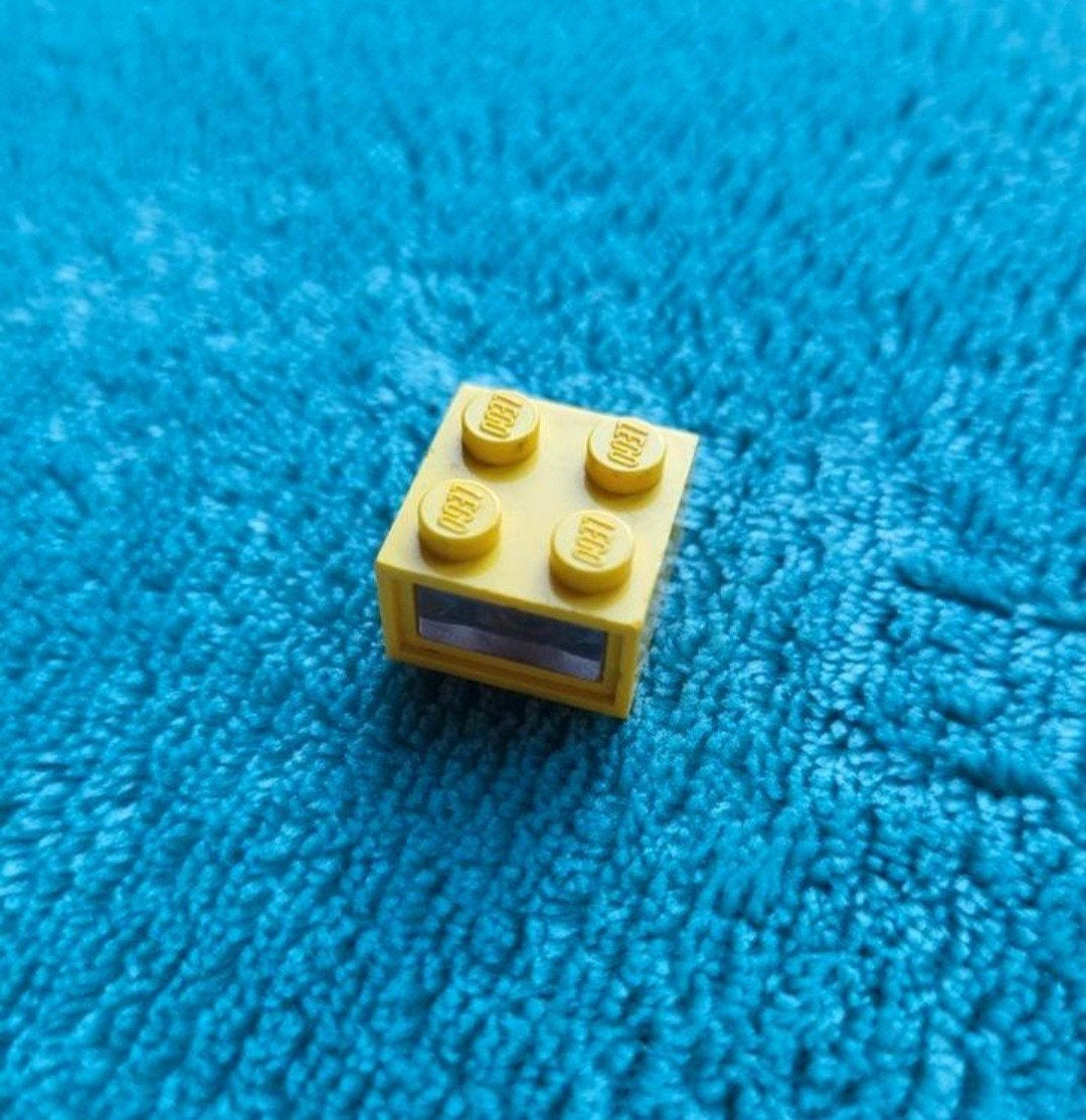 Lego (trein) 4,5 Volt 2x2x1 verlichting / lamp blokje Geel., Kinderen en Baby's, Speelgoed | Duplo en Lego, Ophalen of Verzenden