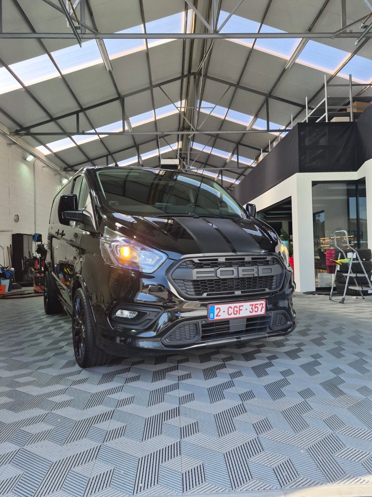 ford transit custom sport bus  h1l1 170 pk, Auto's, Bestelauto's, Voorwielaandrijving, Euro 6, 4 cilinders, Leder en Stof
