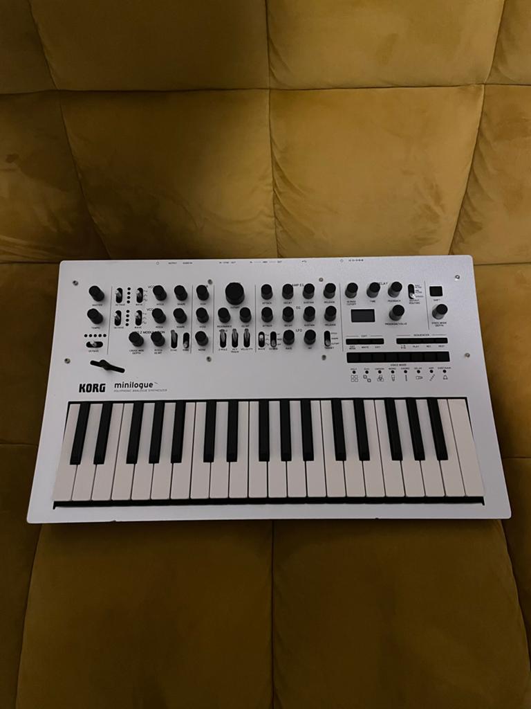 Korg Minilogue Polyphonic Analoge Synthesizer, Muziek en Instrumenten, Synthesizers, Gebruikt, Korg, Met midi-aansluiting, Overige aantallen