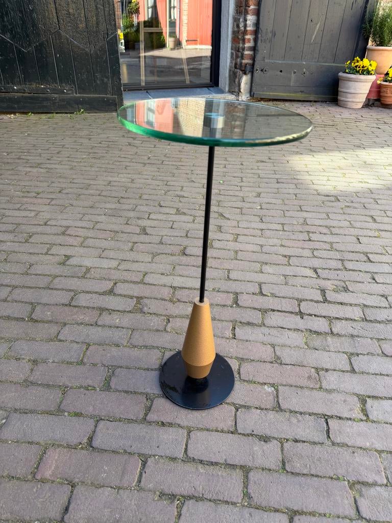 Stijlvol Metaform jongleur  bijzettafeltje met glazen blad, Ophalen, Minder dan 55 cm, Gebruikt, Rond