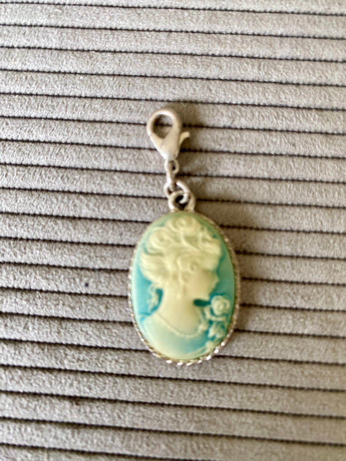 Nieuw! Medaillon Camee. van Mi Moneda, Sieraden, Tassen en Uiterlijk, Ophalen of Verzenden, Nieuw, Zilver, Overige materialen