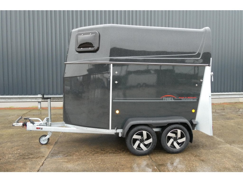 Bij Eemsned Thiel 1 1/2 paard trailer zadelkamer, Nieuw, Overige typen