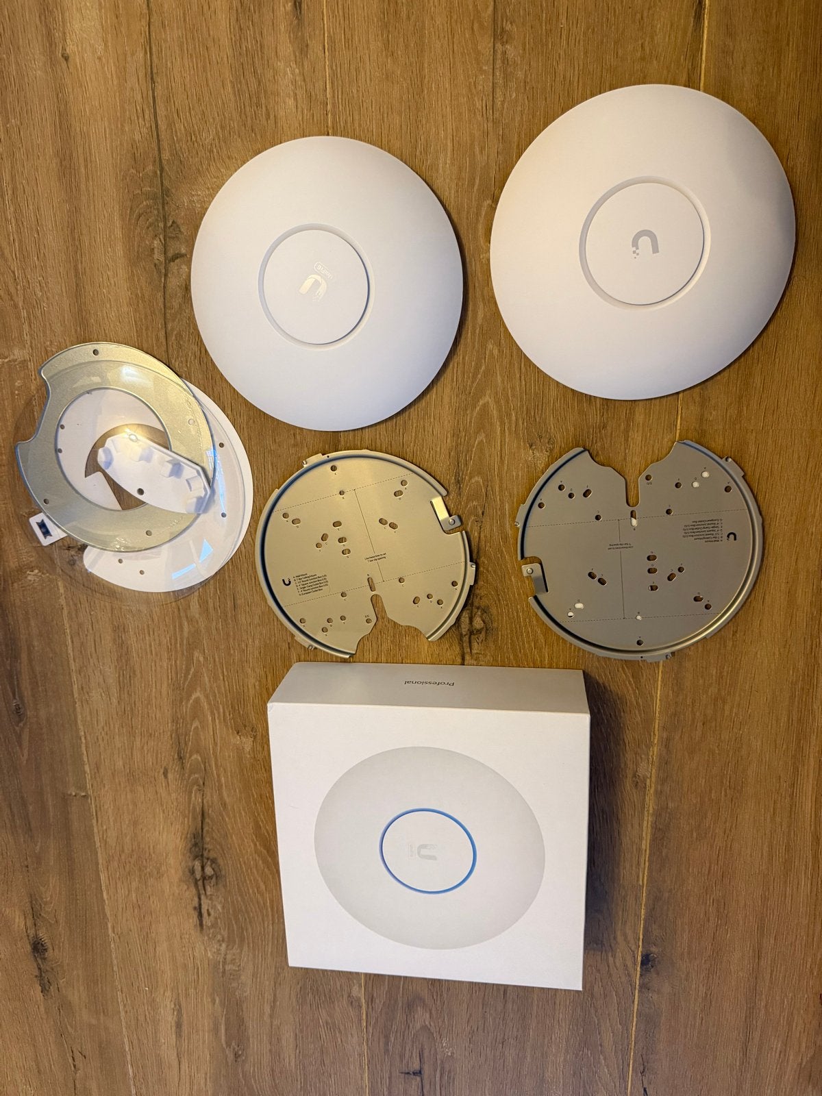 2x Ubiquiti UniFi U6 Pro Access Points met montagekits, Computers en Software, Ophalen of Verzenden, Zo goed als nieuw