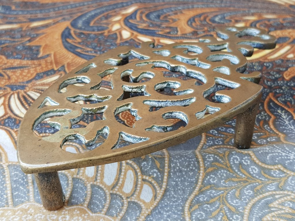 Mooie zware antieke onderzetter uit Engeland 17,7 cm. 1900., Ophalen of Verzenden, Koper