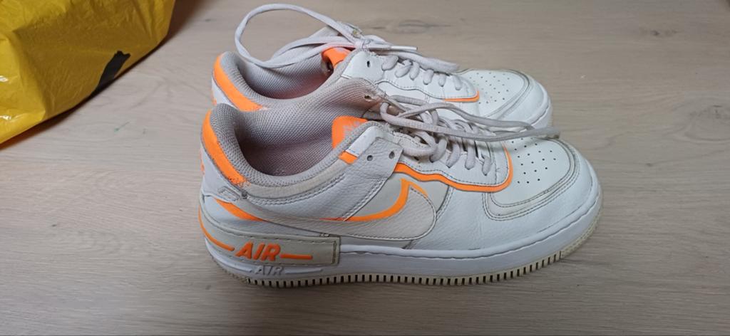 Nike AF1 neon oranje wit, Wit, Nike, Ophalen of Verzenden, Sneakers of Gympen