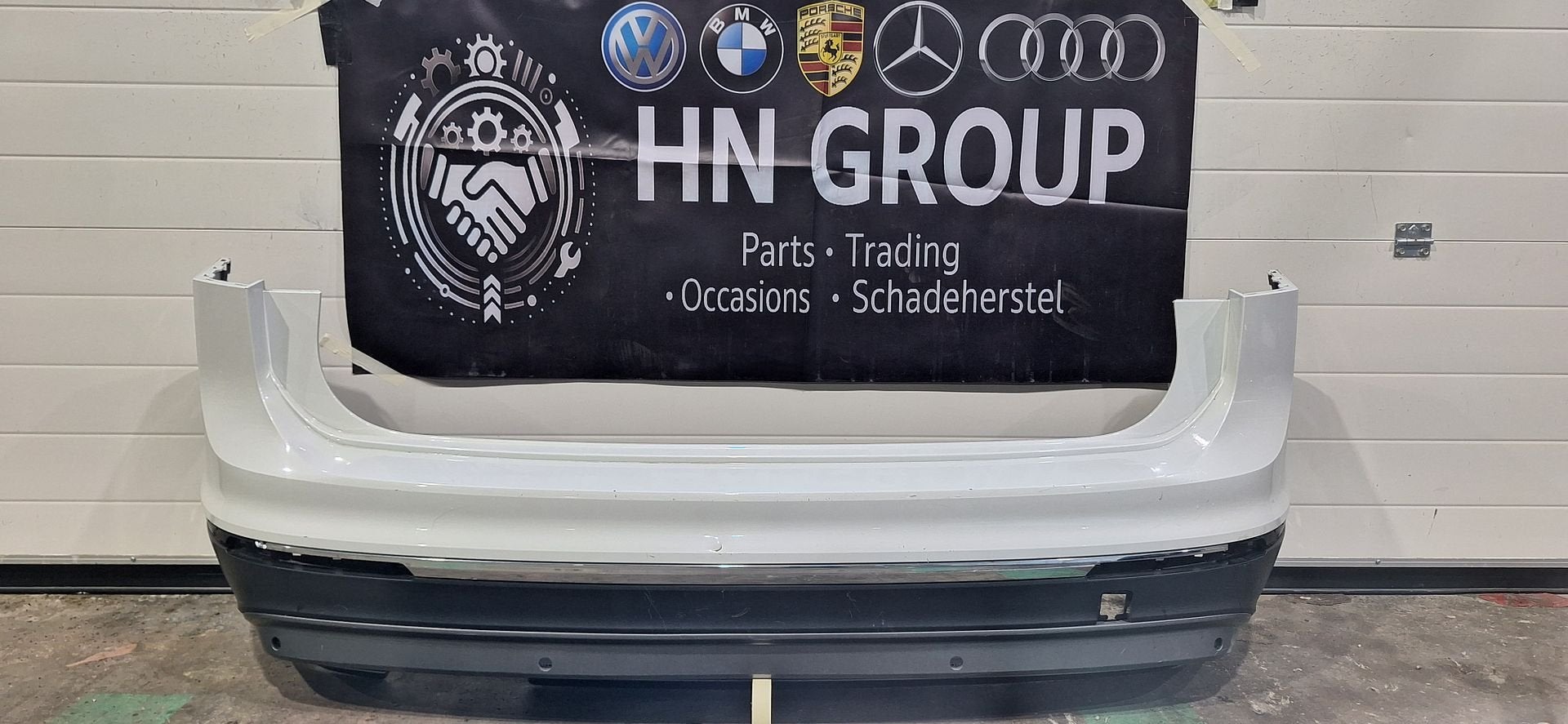 Achterbumper Volkswagen Tiguan (5NA) 2016-2020 Wit/Zwart PDC, Gebruikt, -, -, Ophalen of Verzenden