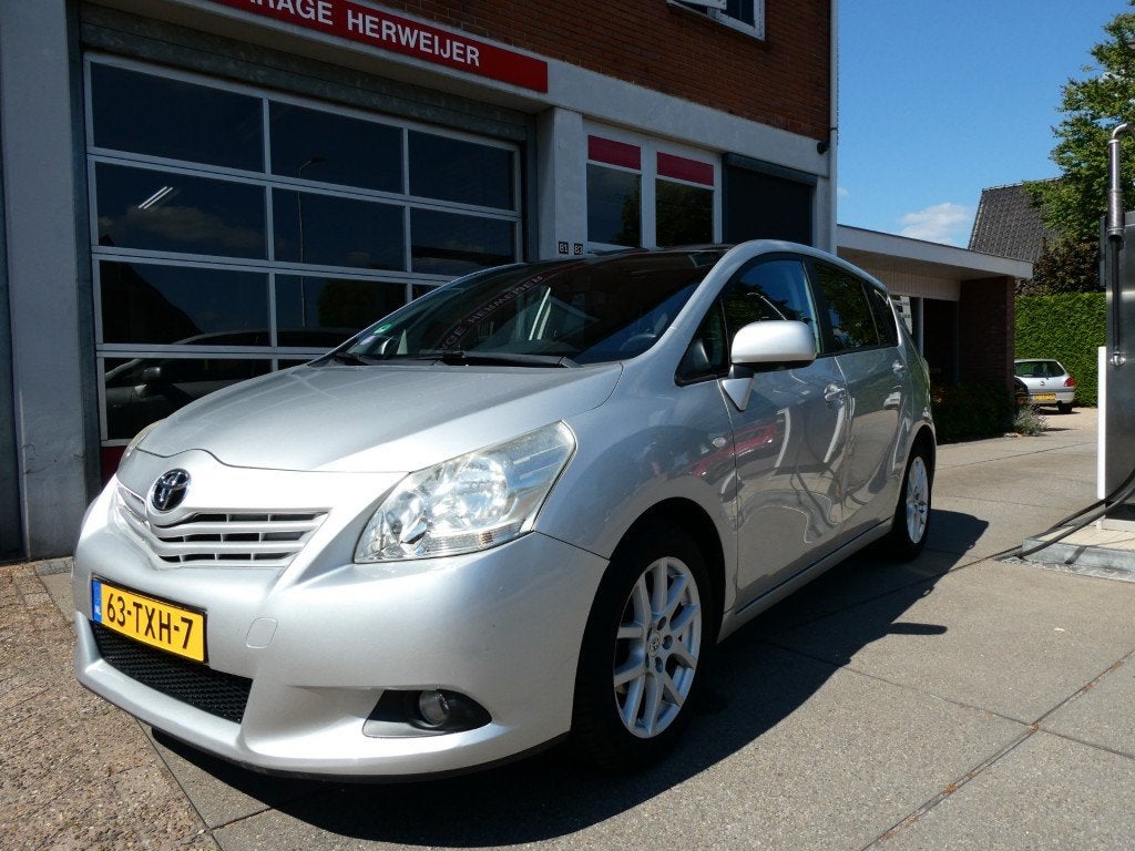 Toyota VERSO 1.8 VVT-I BUSINESS cruise/camera/clima/trekhaak, Auto's, Toyota, Euro 5, Gebruikt, 4 cilinders, 75 €/maand
