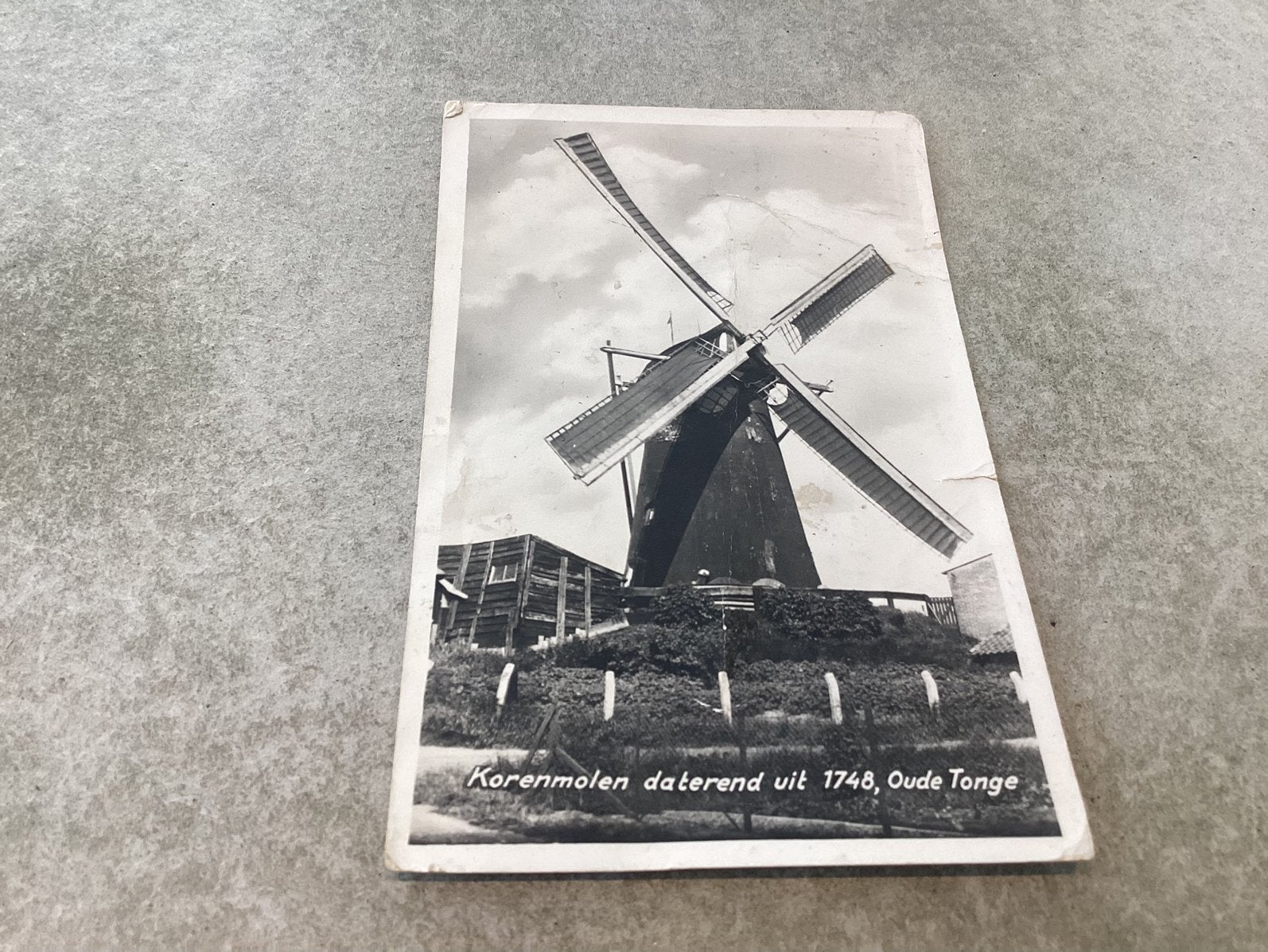 Oude Tonge.     Korenmolen daterend uit 1748, Ophalen of Verzenden