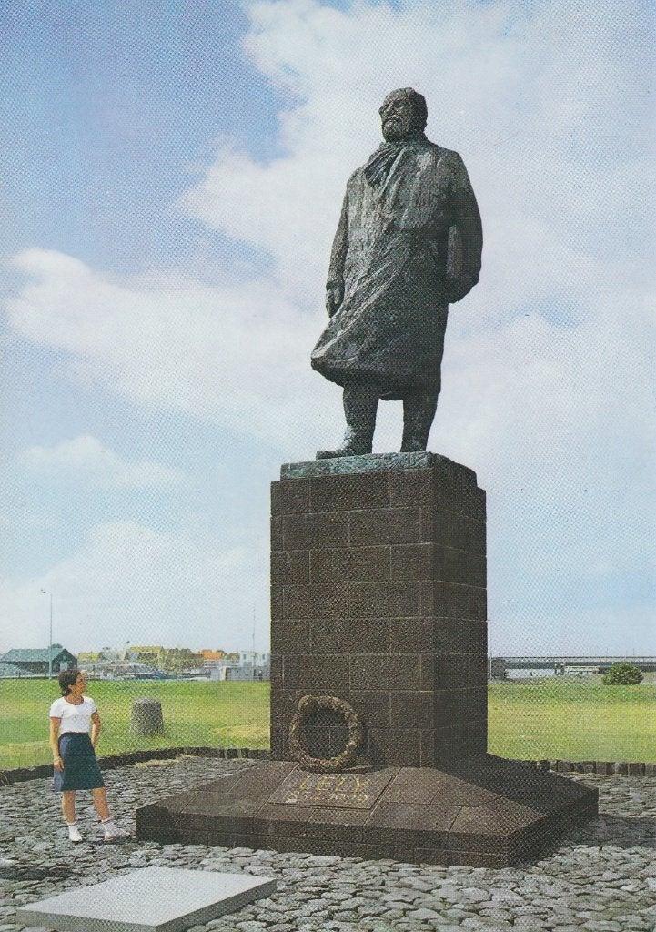 D261 ansichtkaart den oever wieringen lely monument, Ophalen of Verzenden, 1960 tot 1980, Ongelopen, Noord-Holland