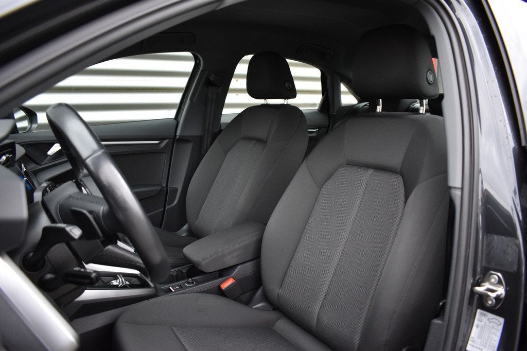 Audi A3 Limousine 30 TFSI Pro Line LED | Carplay | Navi | Cl, Auto's, Audi, Stof, Gebruikt, Met garantie (alle), Origineel Nederlands