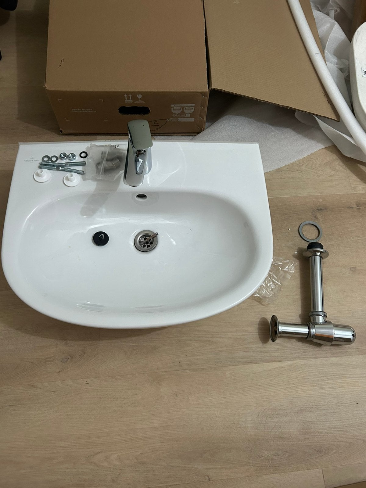 Wastafel Villeroy & Boch incl. Hansgrohe kraan compleet, Ophalen, 50 tot 100 cm, Zo goed als nieuw, Minder dan 100 cm