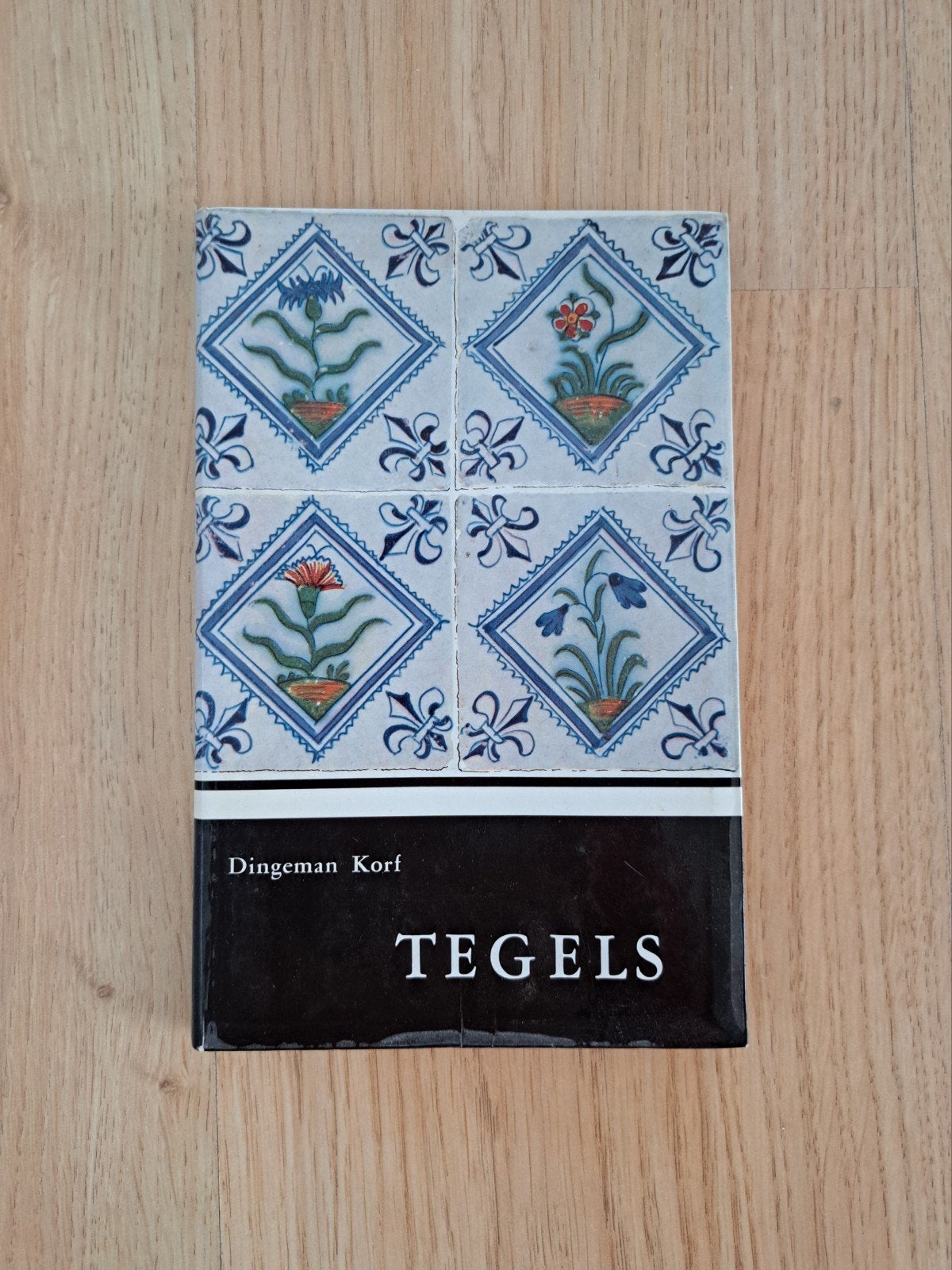 Tegels - Dingeman Korf (Boek over tegels), Ophalen of Verzenden, Gelezen, Overige onderwerpen, Dingeman Korf